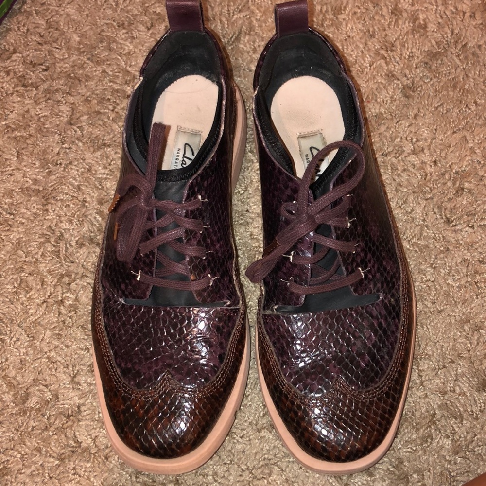 Beautiful burgundy Oxfords - Clark’s size 6EU